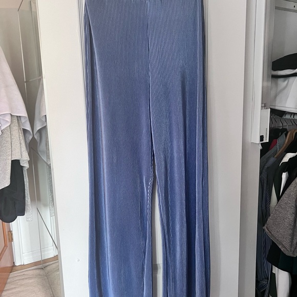 Blue Ruched Long Sleeve Top & Wide leg pants. - Picture 2 of 2
